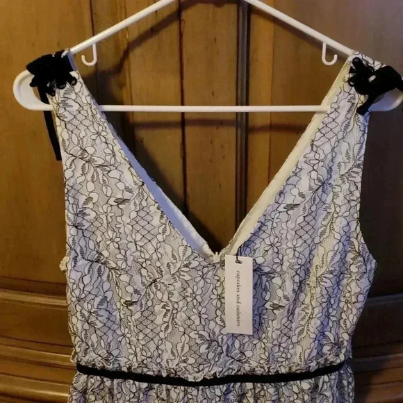 CUPCAKES AND CASHMERE DRESS - Picture 4 of 4